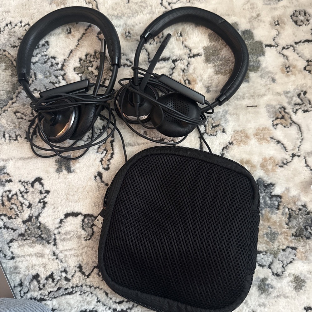 Plantronics Blackwire C520-M  Set of 2 Binaural Headsets with 1 carry case